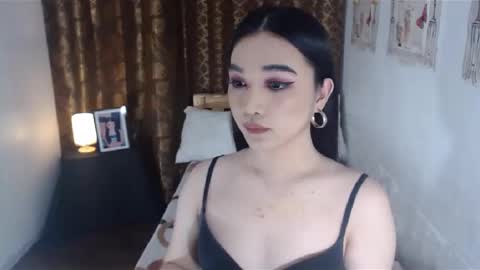 indestructabletrixie online show from January 13, 11:30 am