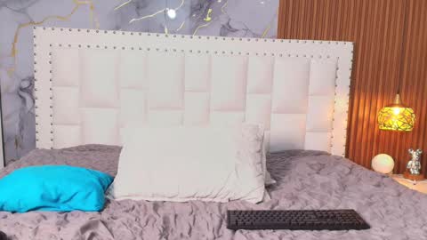 LITTLE AINHOA  online show from February 19, 10:31 pm