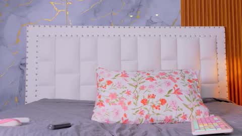 LITTLE AINHOA  online show from September 18, 7:49 pm