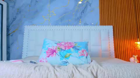 LITTLE AINHOA  online show from October 4, 7:34 pm