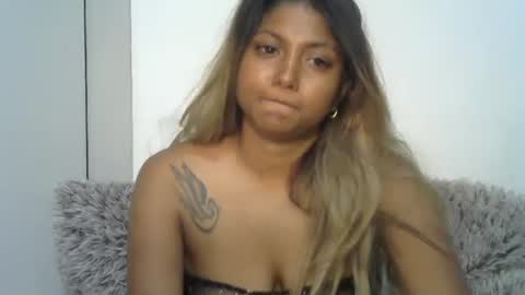 indianqtpie6 online show from November 13, 6:34 am