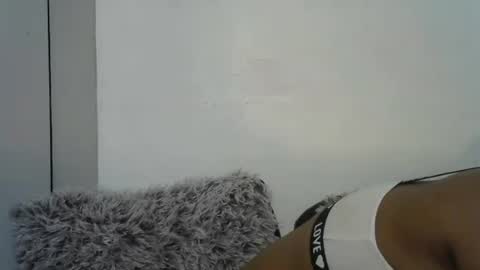 indianqtpie6 online show from November 17, 6:24 pm