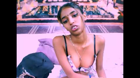 indiansexyslender4u2luv online show from February 12, 12:44 pm