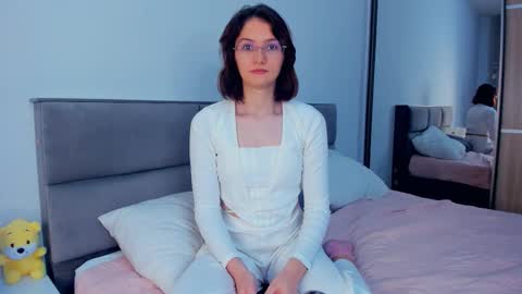 Kira online show from November 12, 4:24 am