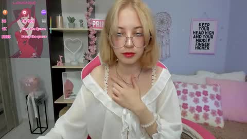 Snapshot of inferno_mia chatting on September 17, 7:10 am Mia online show from September 17, 7:10 am