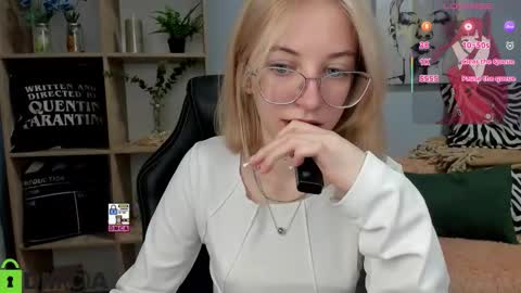 Snapshot of inferno_mia chatting on October 15, 2:39 pm Mia online show from October 15, 2:39 pm