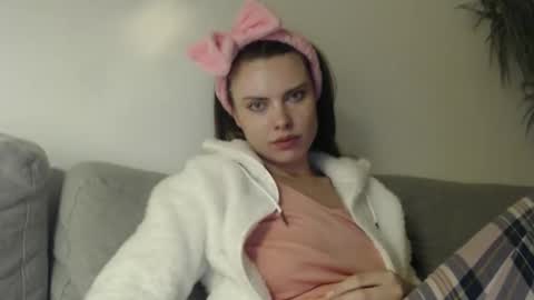 Snapshot of infinitiq45 chatting on February 18, 8:25 pm Sweet girl online show from February 18, 8:25 pm