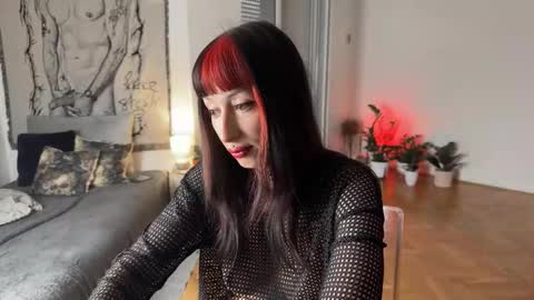 Snapshot of inkedvvitch chatting on September 28, 4:01 pm Xenia online show from September 28, 4:01 pm