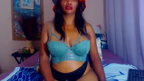 Snapshot of intimacysexy chatting on December 22, 6:37 pm boniswa caroline online show from December 22, 6:37 pm