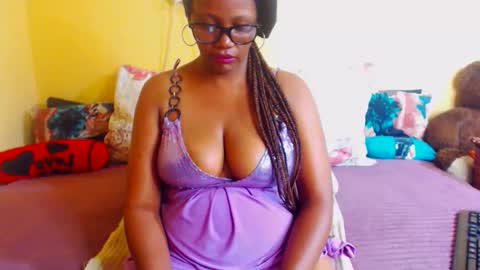 Snapshot of intimacysexy chatting on November 27, 3:58 pm boniswa caroline online show from November 27, 3:58 pm