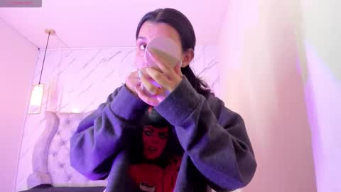 iris_77 online show from September 29, 6:35 pm