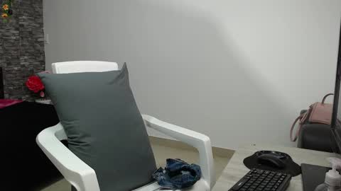 Snapshot of iris_joi chatting on February 26, 2:37 am Iirs online show from February 26, 2:37 am