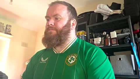 twitter theirishman205 online show from October 28, 11:47 am