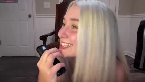 Snapshot of irispink1 chatting on October 9, 3:04 am Irispink1 online show from October 9, 3:04 am