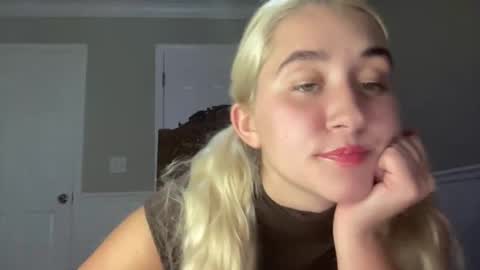 Snapshot of irispink1 chatting on October 31, 12:22 am Irispink1 online show from October 31, 12:22 am