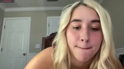 Snapshot of irispink1 chatting on November 4, 8:30 pm Irispink1 online show from November 4, 8:30 pm