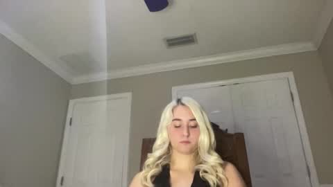 Snapshot of irispink1 chatting on December 16, 1:54 am Irispink1 online show from December 16, 1:54 am