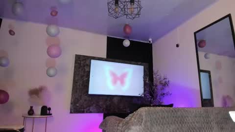 isa_____ online show from March 9, 3:54 am