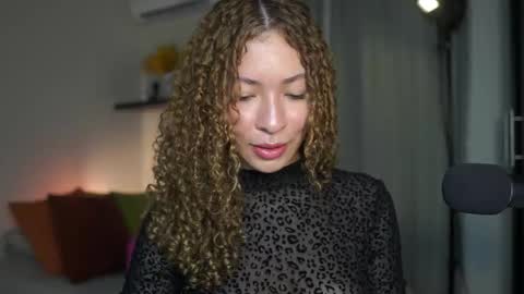 isa_____ online show from September 14, 10:58 am