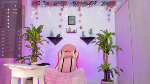 isabella online show from December 17, 12:01 am