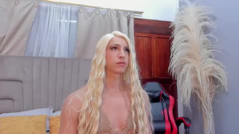 Isa Lancaster online show from September 24, 7:50 pm