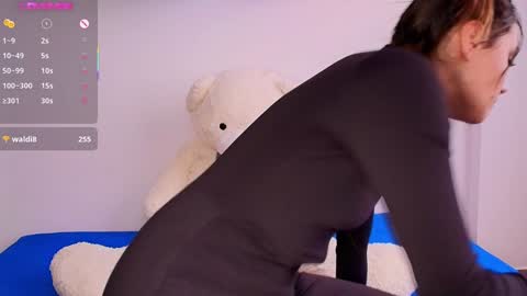 Isabella Laurentt  online show from February 5, 8:57 pm