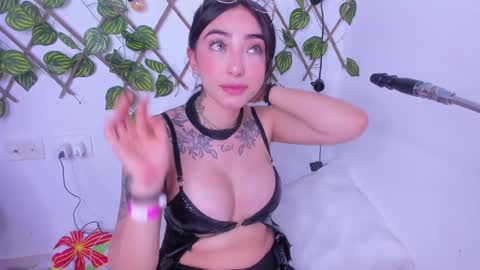 Snapshot of isa_redhair_ chatting on December 2, 7:36 am .... Connection time 900 pm to 500 amRest days Wednesday and Saturday online show from December 2, 7:36 am