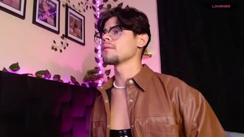 Isaac Saenz. online show from February 14, 10:14 pm