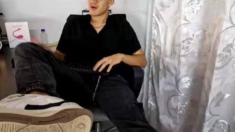 Snapshot of isaac_winter_ chatting on October 15, 4:45 am Isaac online show from October 15, 4:45 am