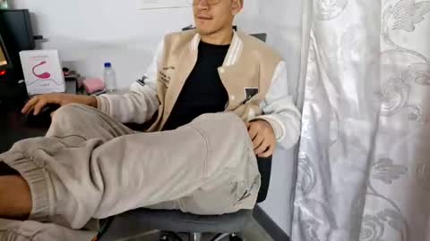 Snapshot of isaac_winter_ chatting on October 16, 2:45 am Isaac online show from October 16, 2:45 am