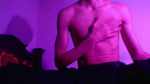 Snapshot of isaaclatino chatting on December 28, 5:02 am isaac online show from December 28, 5:02 am