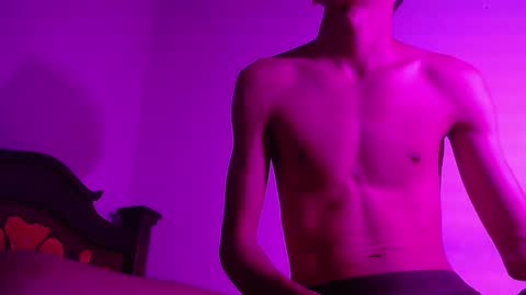 Snapshot of isaaclatino chatting on January 5, 3:43 am isaac online show from January 5, 3:43 am