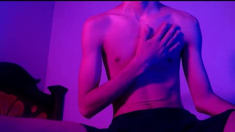 Snapshot of isaaclatino chatting on February 21, 4:51 am isaac online show from February 21, 4:51 am