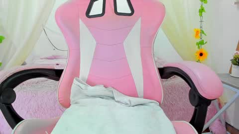 Snapshot of isabela_gonzalez_ chatting on January 25, 4:45 am ISA online show from January 25, 4:45 am