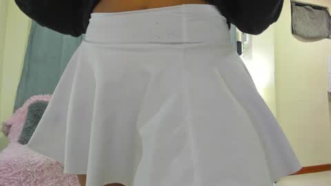 Snapshot of isabela_gonzalez_ chatting on February 5, 8:00 am ISA online show from February 5, 8:00 am