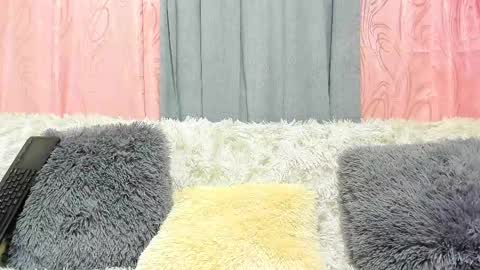 Snapshot of isabela_gonzalez_ chatting on February 14, 4:15 am ISA online show from February 14, 4:15 am