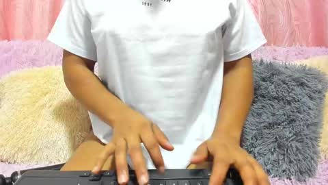 Snapshot of isabela_gonzalez_ chatting on February 25, 3:42 am ISA online show from February 25, 3:42 am