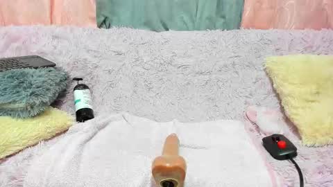 Snapshot of isabela_gonzalez_ chatting on February 25, 6:47 am ISA online show from February 25, 6:47 am