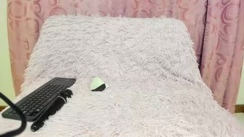 Snapshot of isabela_gonzalez_ chatting on September 27, 5:01 am ISA online show from September 27, 5:01 am