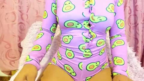 Snapshot of isabela_gonzalez_ chatting on October 2, 5:14 am ISA online show from October 2, 5:14 am