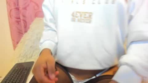 Snapshot of isabela_gonzalez_ chatting on October 29, 4:59 am ISA online show from October 29, 4:59 am