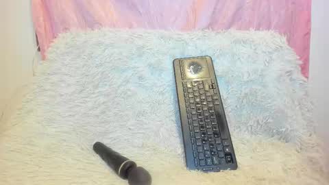 Snapshot of isabela_gonzalez_ chatting on November 11, 5:40 am ISA online show from November 11, 5:40 am