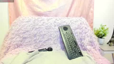 Snapshot of isabela_gonzalez_ chatting on November 27, 5:31 am ISA online show from November 27, 5:31 am