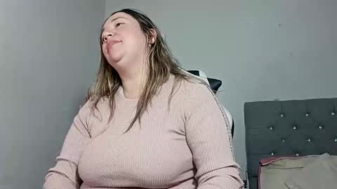 isabela online show from November 6, 1:23 pm