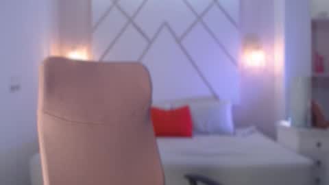 Isa  online show from October 7, 4:04 pm