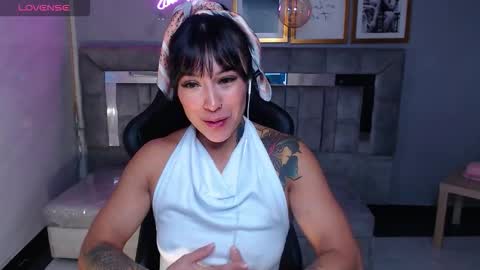 Snapshot of isabella_collen_v chatting on October 15, 1:22 pm Hi Stream 800am to 200pm online show from October 15, 1:22 pm
