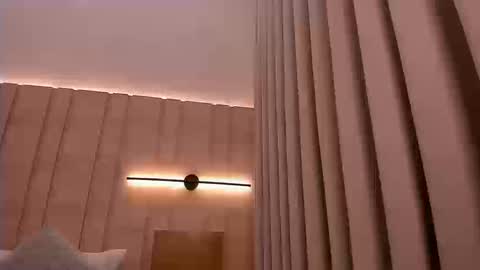 isa  online show from September 19, 8:42 pm