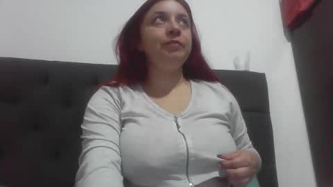 isabellaa_hills_ online show from October 9, 3:21 pm