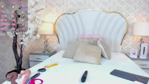 Isabella  online show from November 11, 1:55 pm