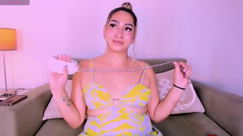 Snapshot of isabellas_smith chatting on February 12, 7:44 am Martina IG martissmith01 online show from February 12, 7:44 am